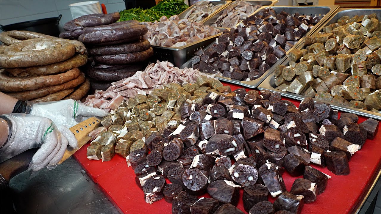 순대국 시키면 수육, 순대가 서비스? 역대급 위생에 공기밥까지 무한으로 주는 경상도식 국밥집  ┃gukbap / Korean street food