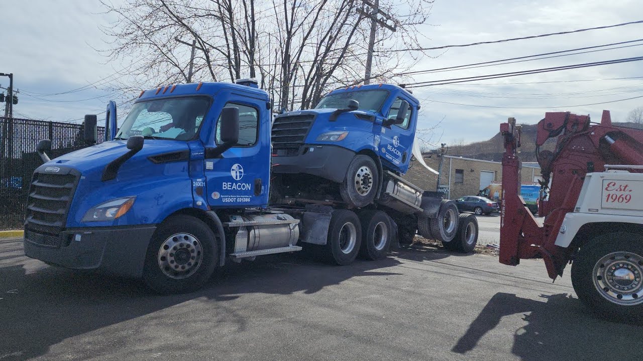 Piggyback towing attachment, truck decking saddles.