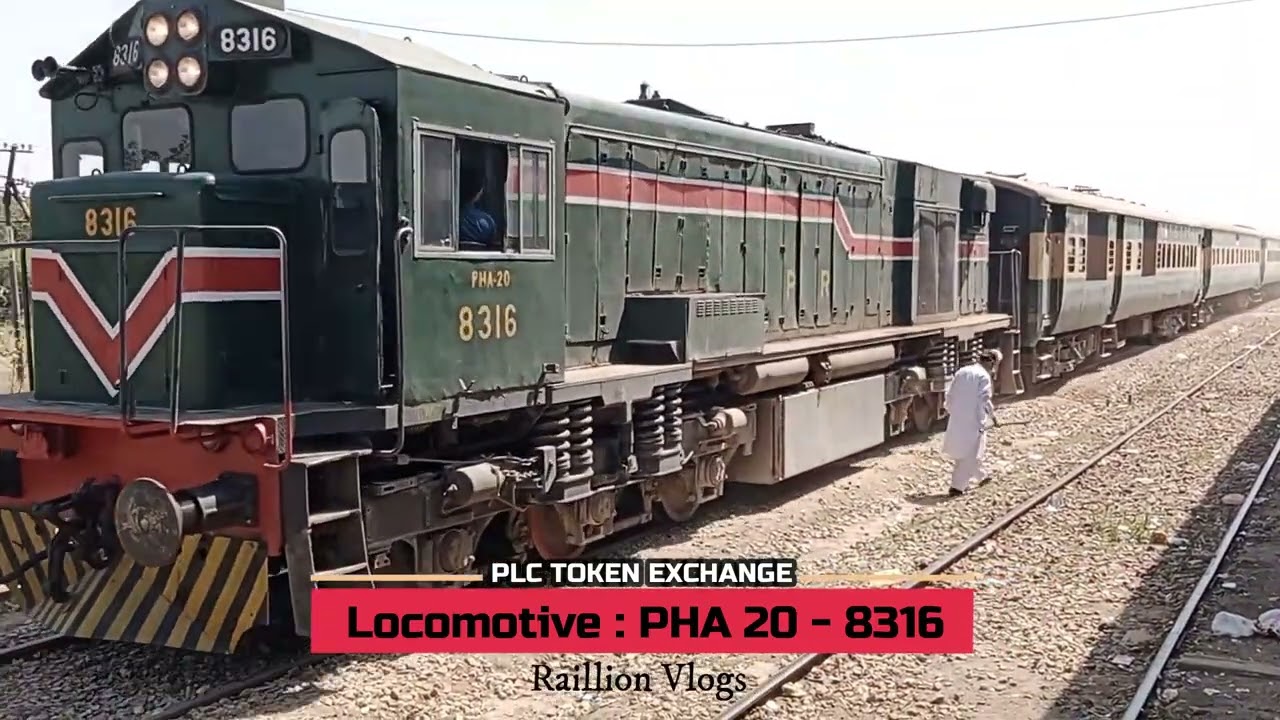Eid Special Train Vlog| Eid Special Train Passing Bhalwal Railway Station| Karachi to Peshawar Train