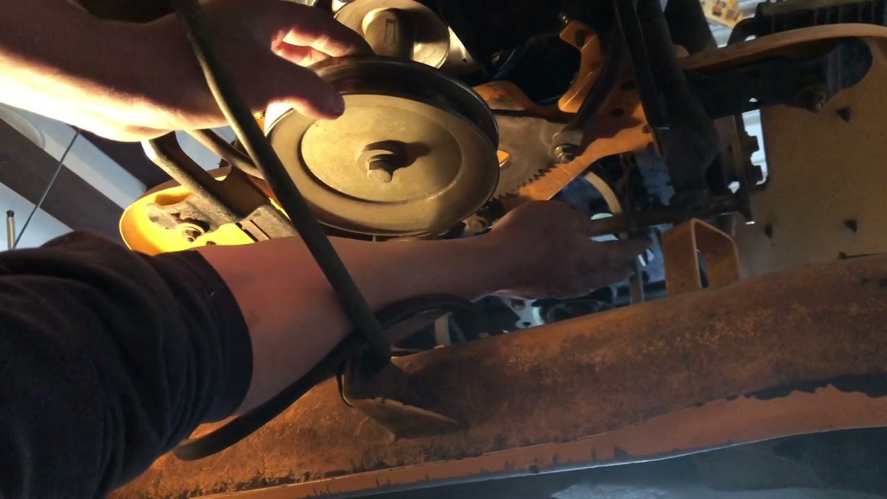Installing a new drive belt on Cub Cabet LTX 1040 (Version with out music Link in description)