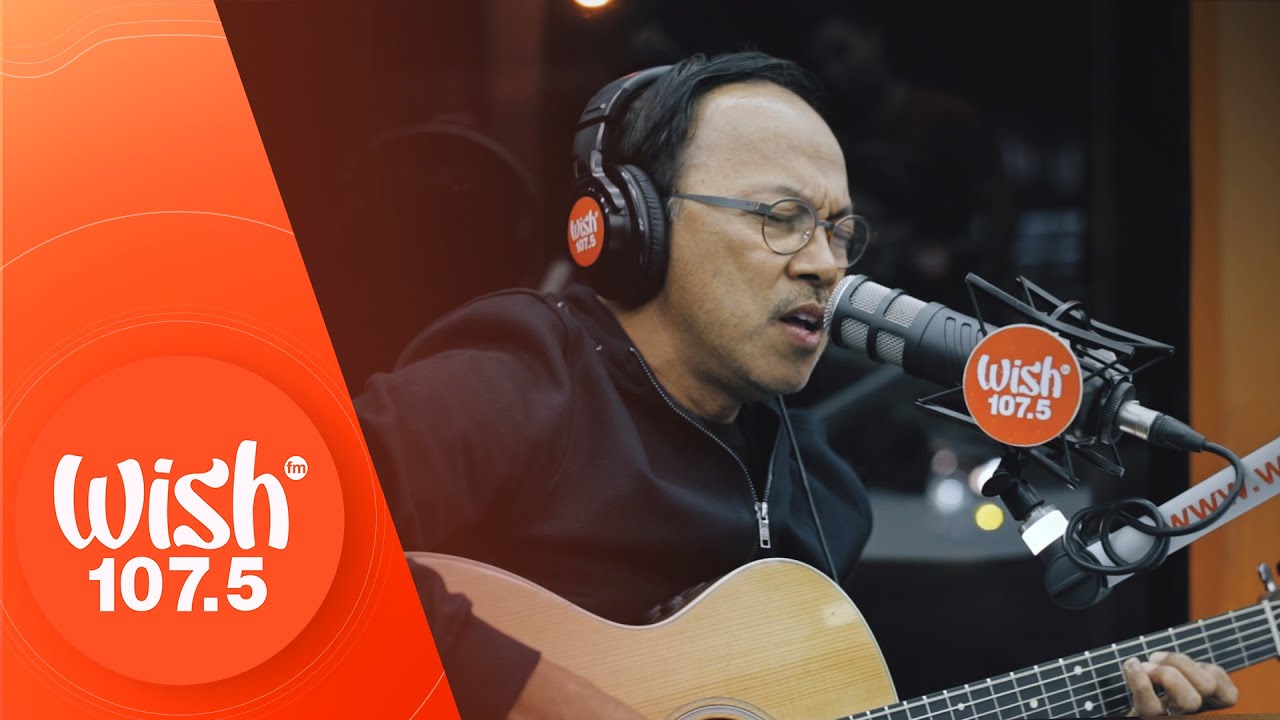 Noel Cabangon performs 