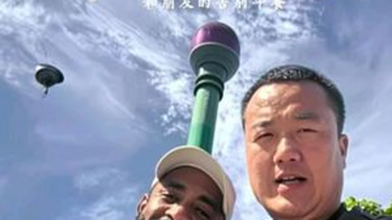 科伦坡莲花塔，是斯里兰卡的标志性地标。塔高351.5米，是南亚最高的自立式结构。由中国电子进出口总公司承建。集通讯、观光、休闲等功能于一体的综合性建筑。