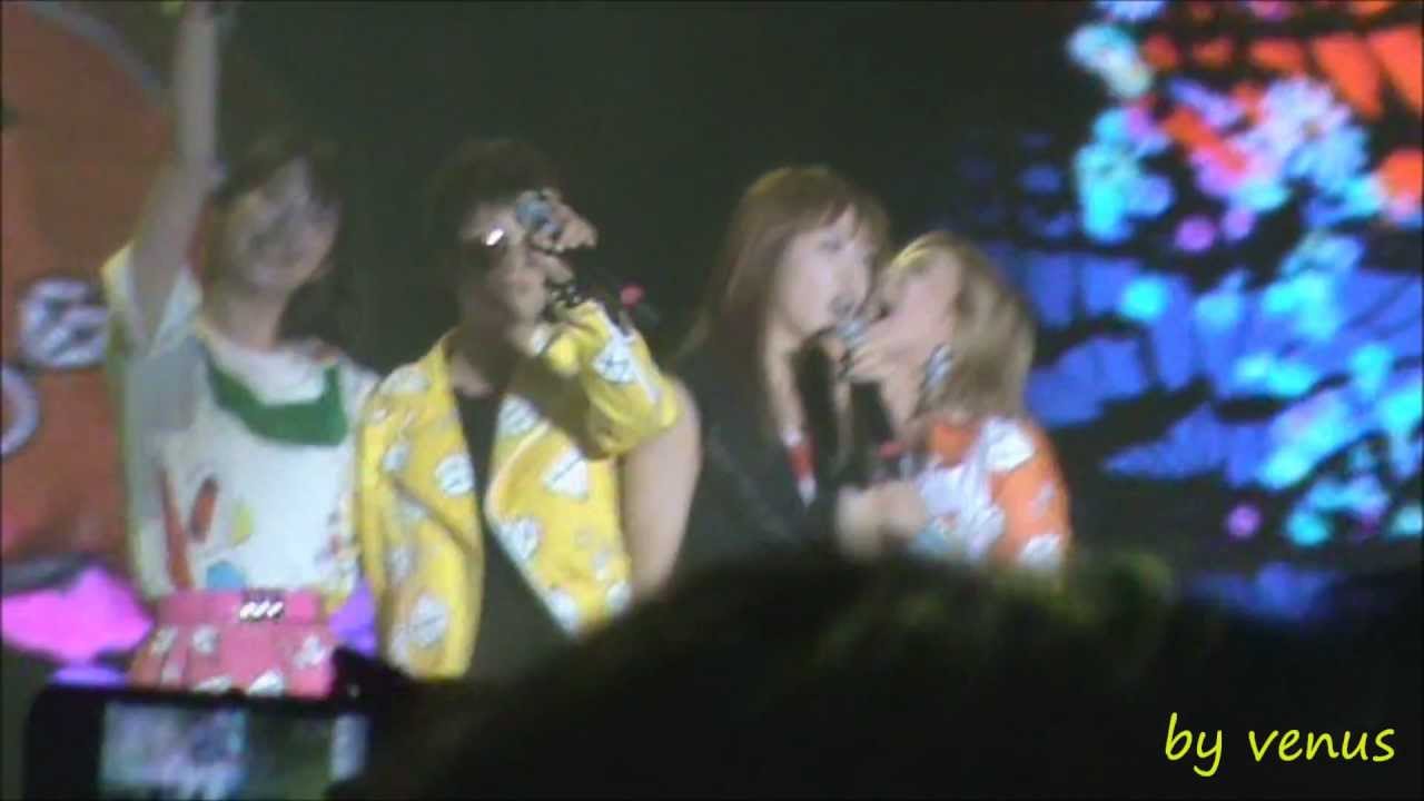 [FANCAM]111203 f(x) - 좋아해도 되나요 @ MO.A 2011 IN MALAYSIA #15
