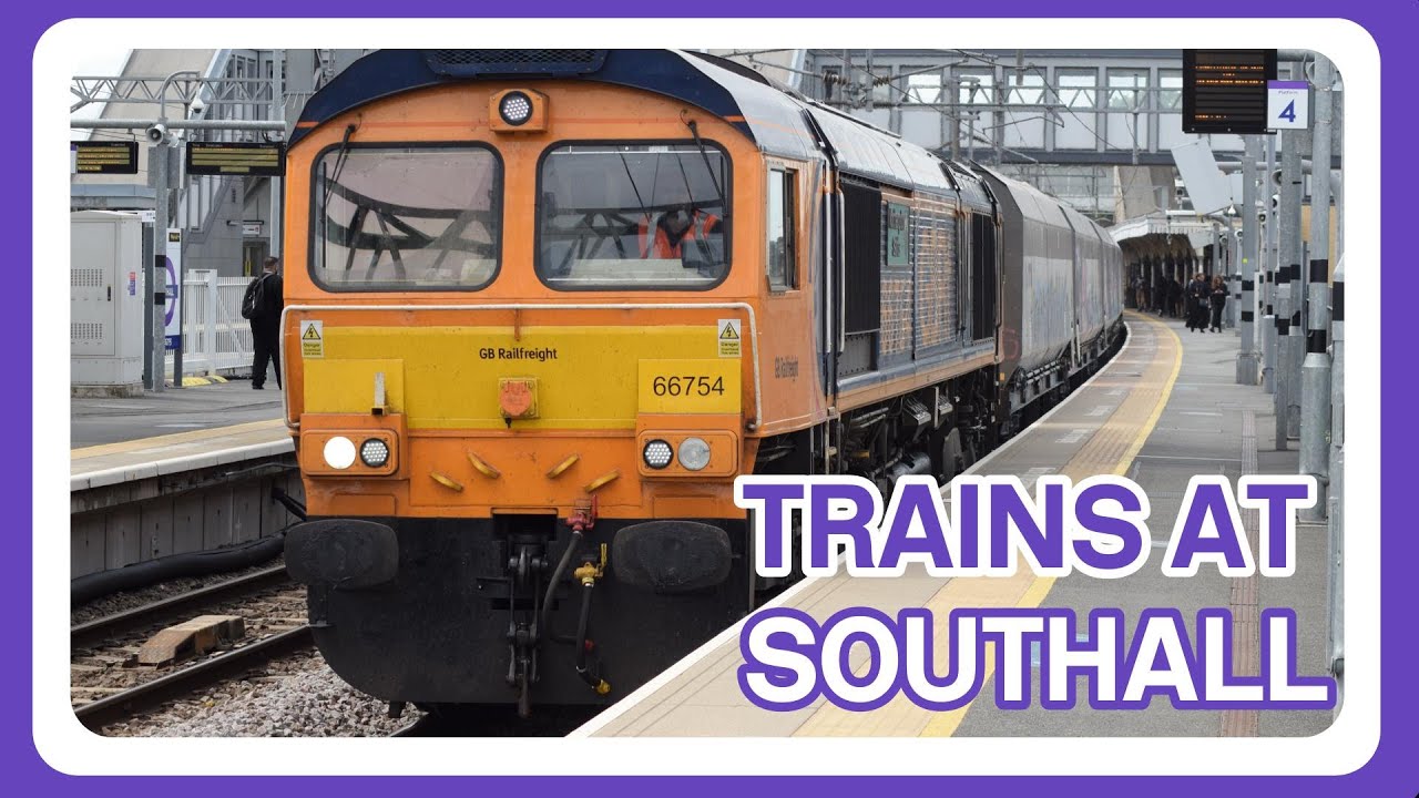 Trains at Southall railway station (10/07/2023)