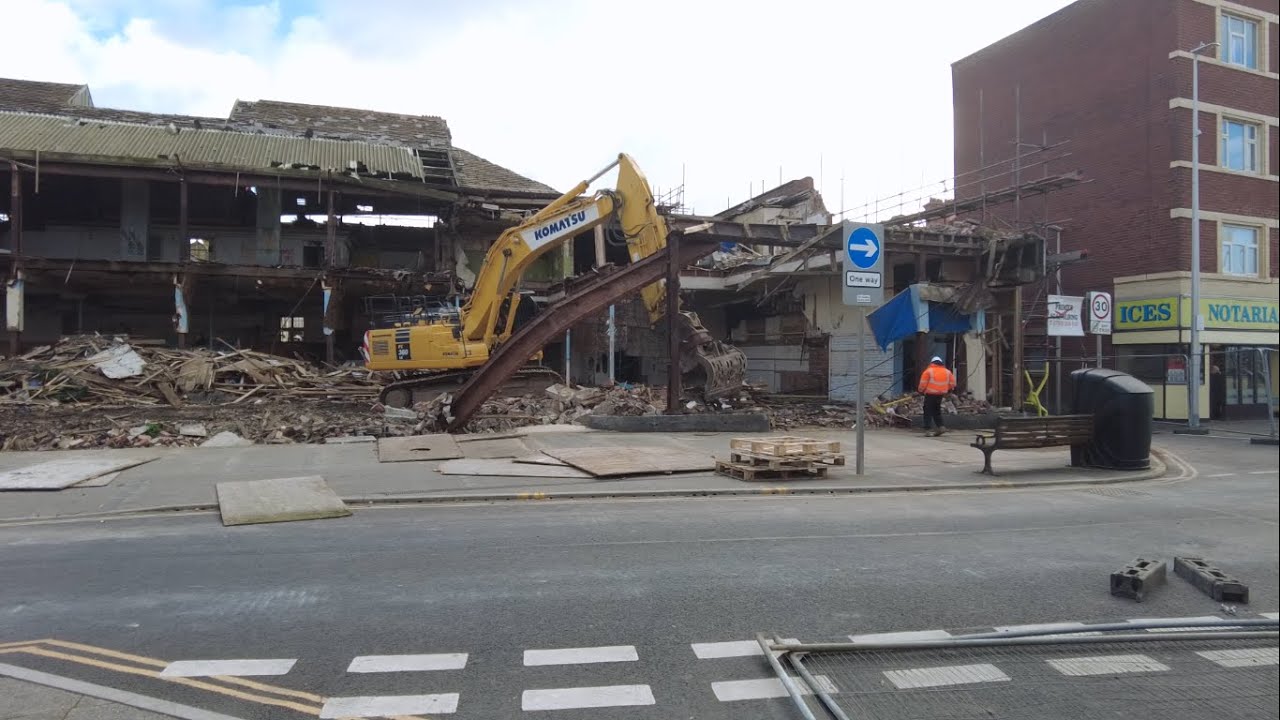 The Demolishing Of Hartes / Woolworths Building Blackpool