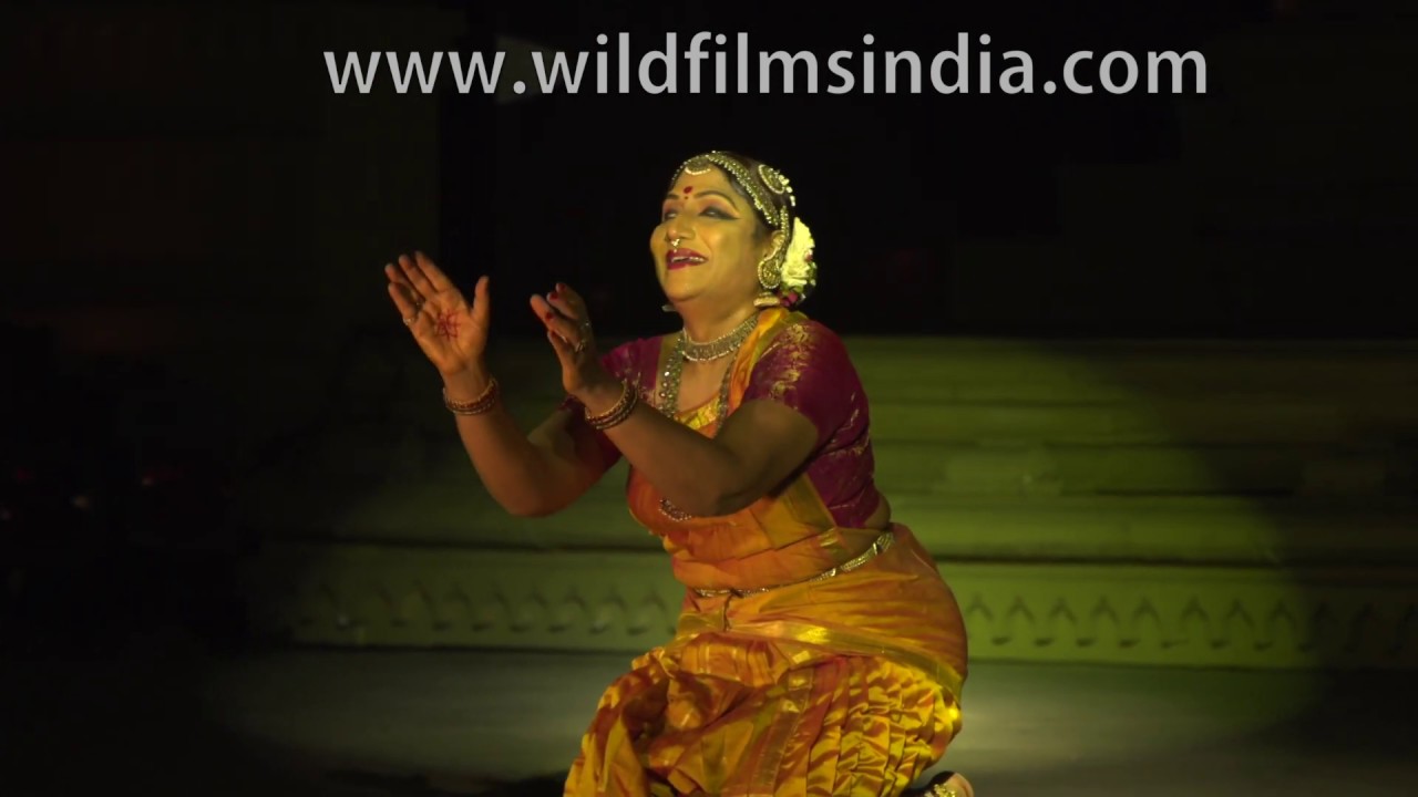 Breathtaking Bharatnatyam performance at Khajuraho Dance Festival by Narthaki Nataraj