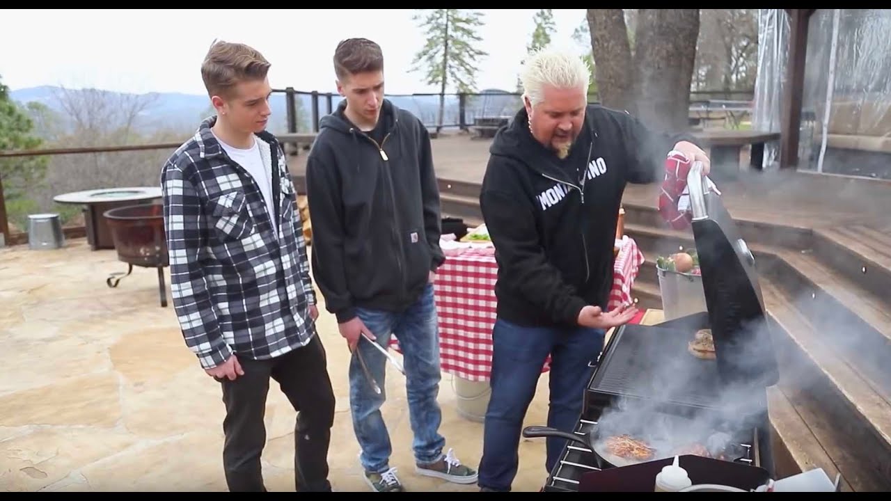 Гай Фиери и Real Deal Camp Chef Cook System