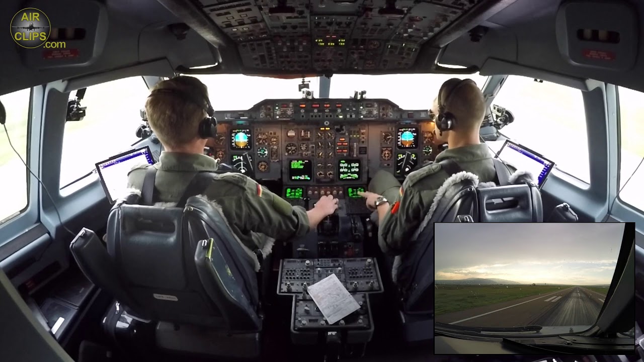 CLASSIC Airbus Cockpit! German Air Force A310-300 CLASSIC YOKE Landing! [AirClips]