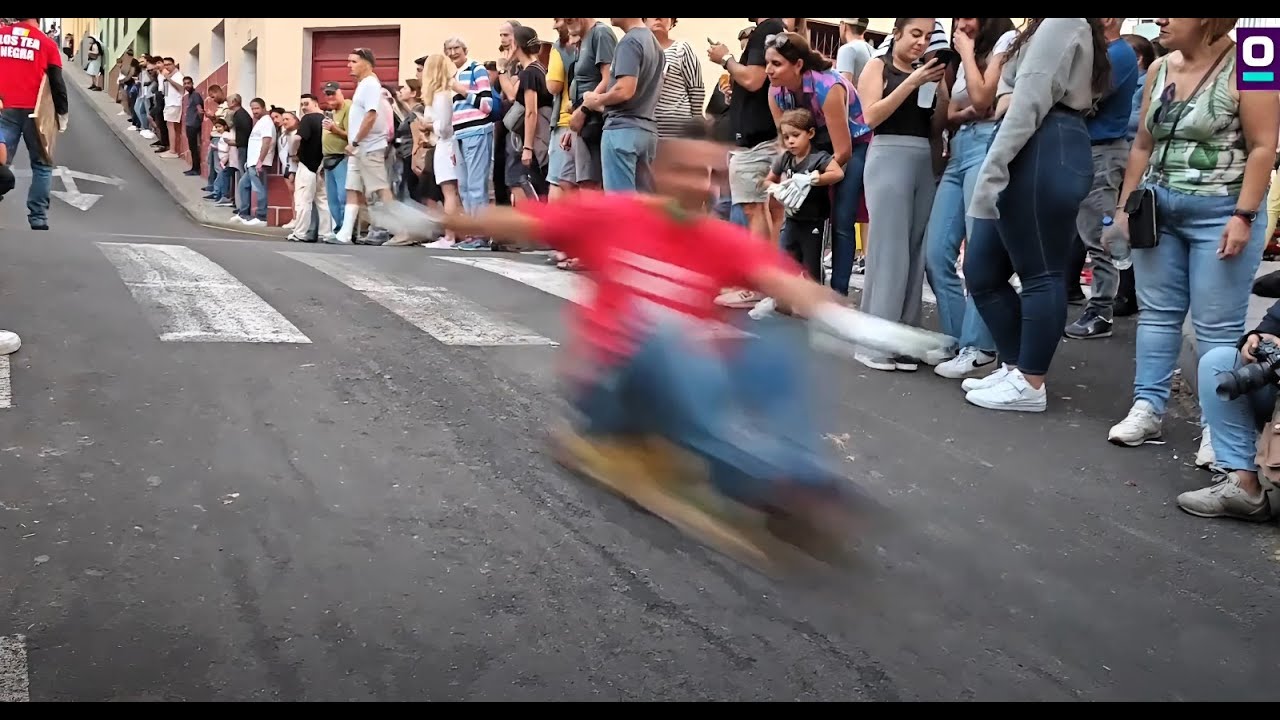 La tradición de arrastrarse sobre las Tablas de San Andrés (Icod de los Vinos, 2024)