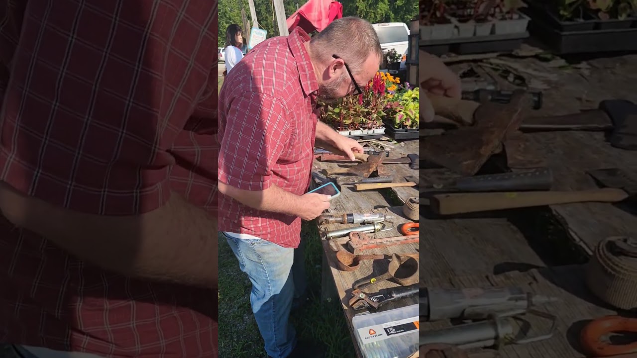 Outdoor flea market in Poplar Bluff, Missouri 