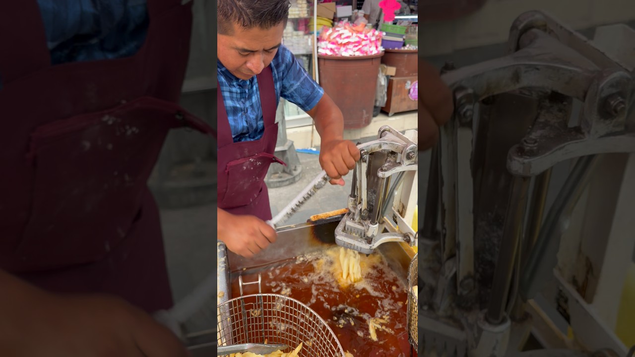 La maquinita que hace papas a la francesa para fre&iacute;r #papas #fritas #foodie #viralshort #parati