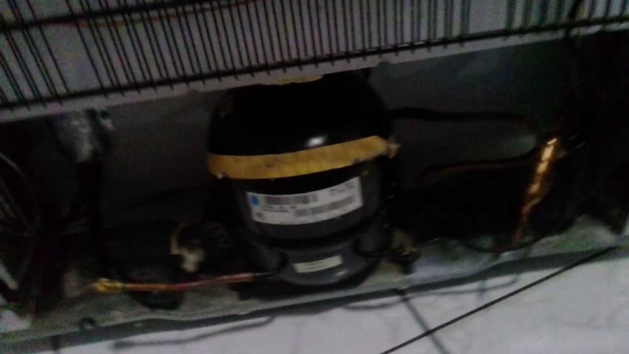 Motor da geladeira dando estalos e não funciona.