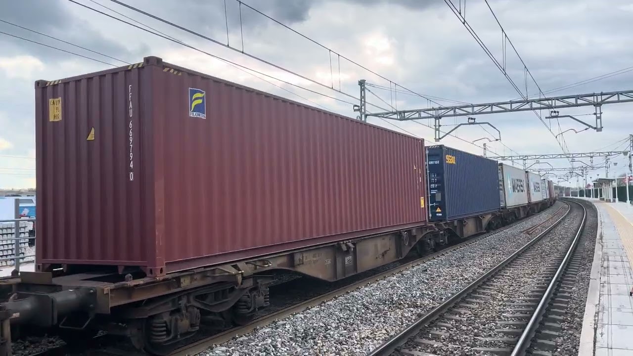 Bitrac 601 Captrain con el Teco Apmt saliendo de San Cristóbal Industrial 