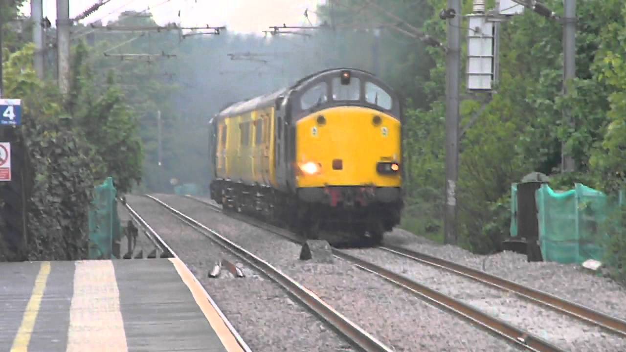 37607 + 37259 thrash through Sandal & Agbrigg with 6 tone 16/05/2013