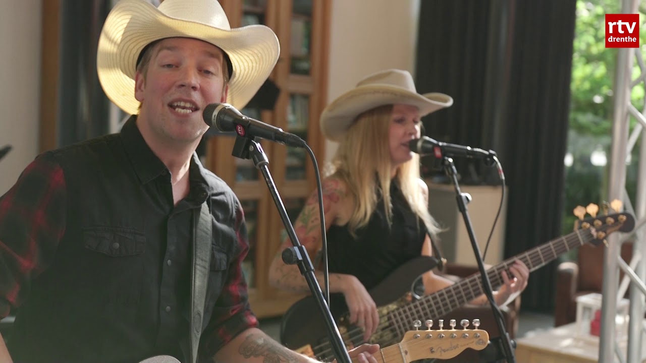 Ramblin' Boots - Mama tried