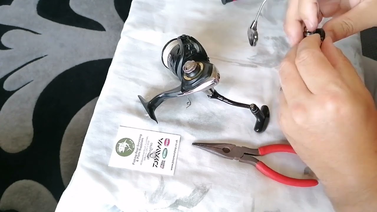 Ремонт пружины дужки катушки DAIWA CROSSFIRE 3000BE #вирусный #рыбалка ##ловлябаса #youtuber