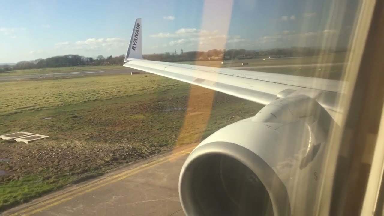 Ryanair Boeing 737-800 take off from Cork Airport
