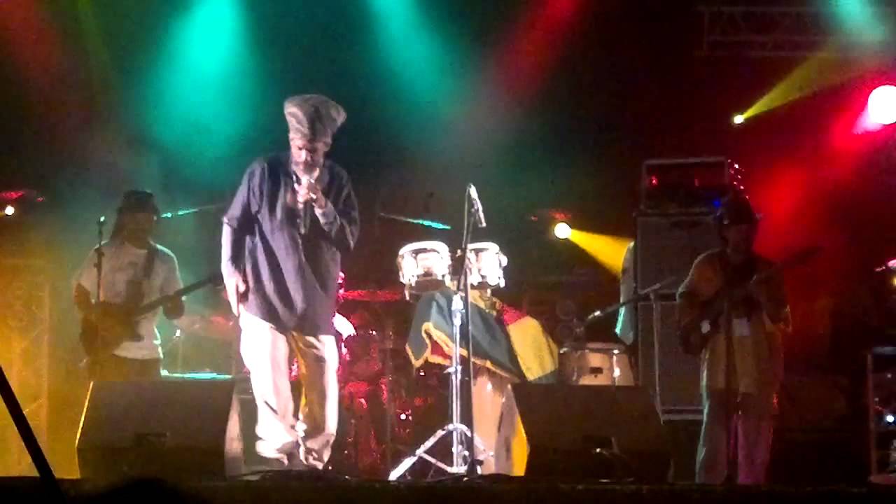 Ras Iqulah & Azania Band Ravine St Leu 20 04 2012 mp4