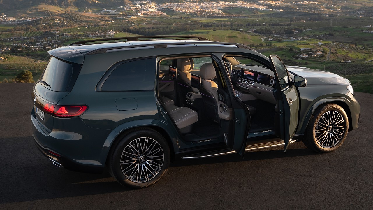 В 2027 году Mercedes GLS 580 получит новый двигатель V8 и невероятные технологии!