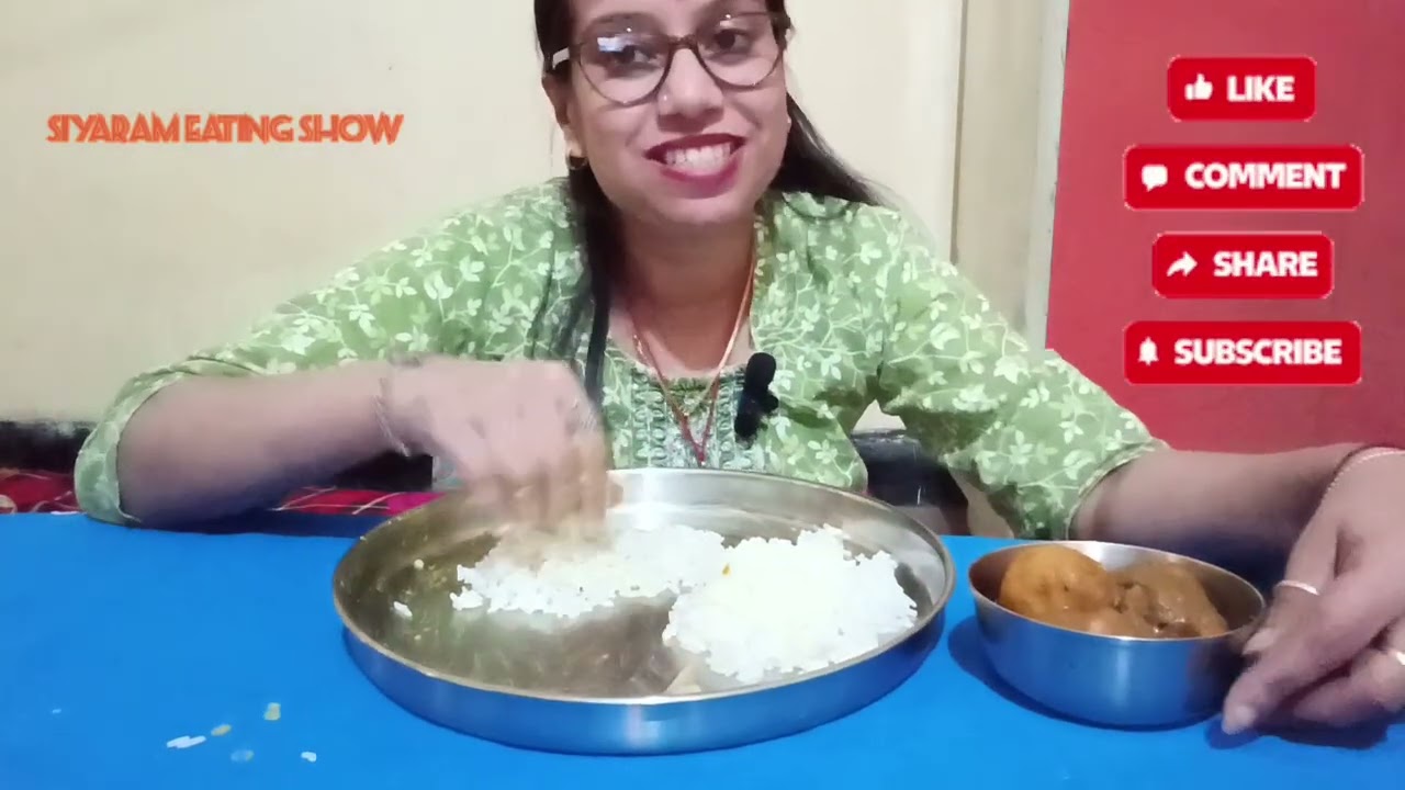 গরম ভাত চিকেনের কষা আলু দিয়ে বাঁধাকপি কড়াইশুঁটি আলু দিয়ে তরকারি ঘন্টা মিক্স সবজি ভাজা আর পেঁয়াজ