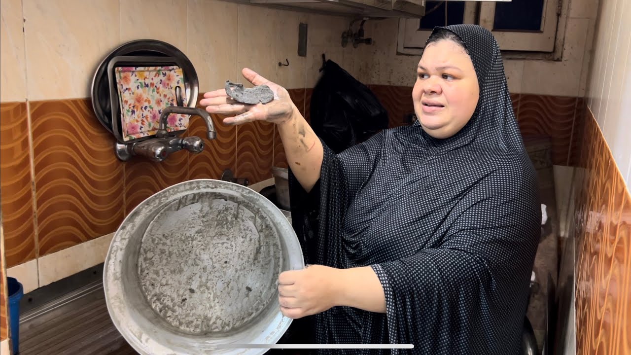 ام جني بيقولو عليه اعفن ست في اليوتيوب تعالو بقي شوفو ام جني بشويه زيت سمك معفنين عمله حفله عيد جواز