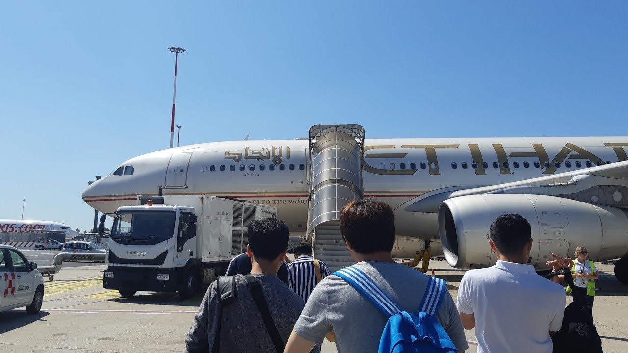 ETIHAD (ECONOMY CLASS) | FLIGHT REVIEW | Airbus A330-200 | Rome Fiumincino - Abu Dhabi