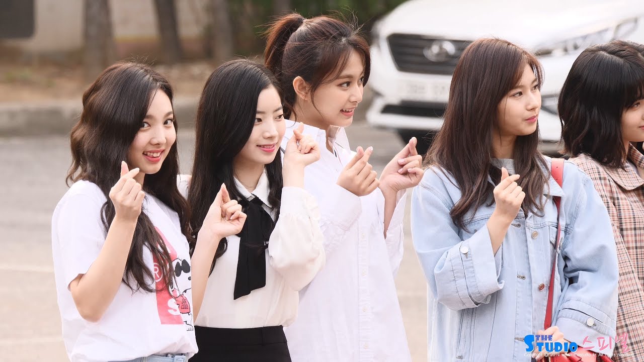 180420 트와이스 뮤직뱅크 출근길 직캠 TWICE 4K fancam by Spinel