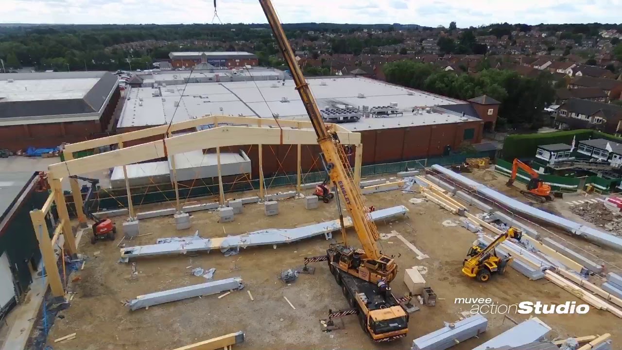 Glulam Frame 33m Beam Lift