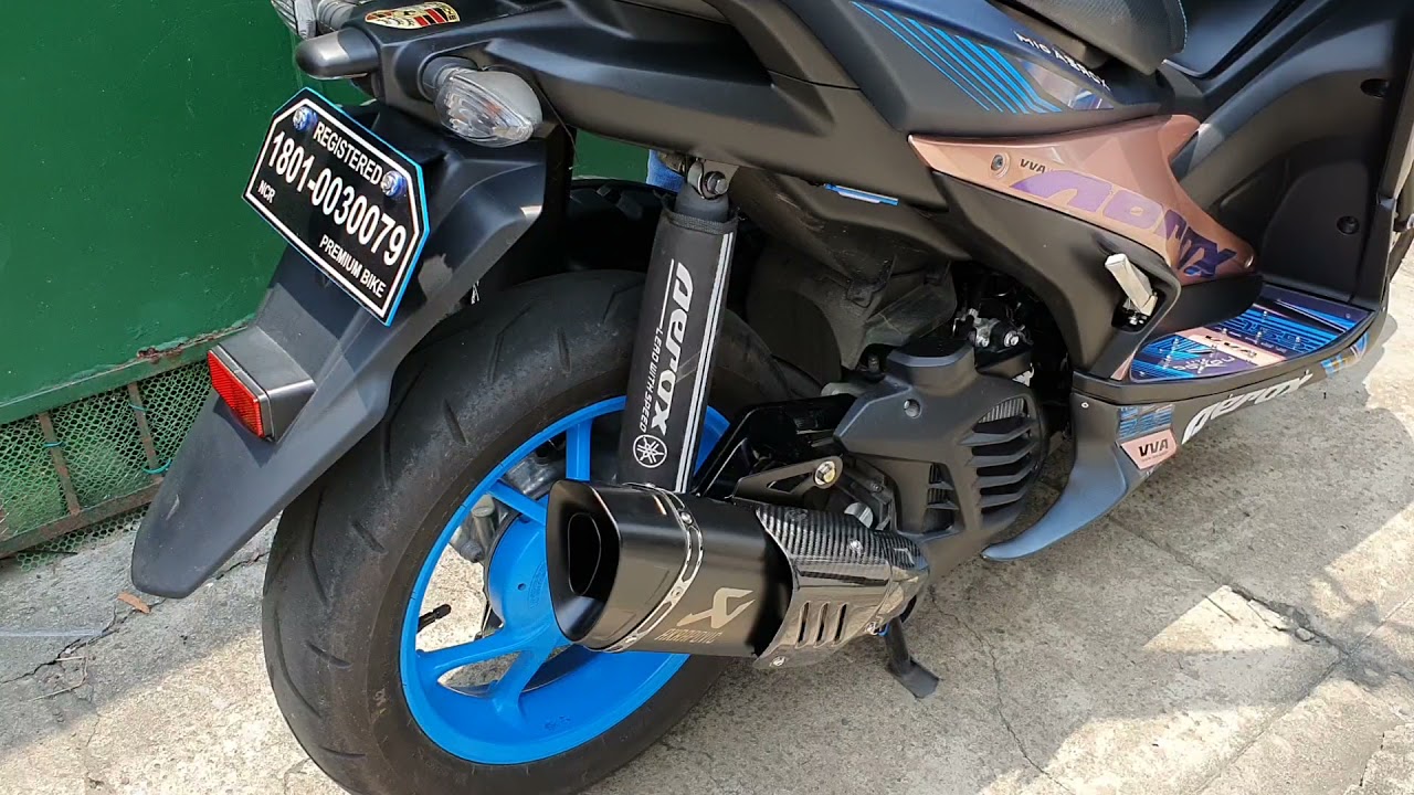 Yamaha Aerox 155 with Akrapovic M1 GP real carbon heat guard sound check