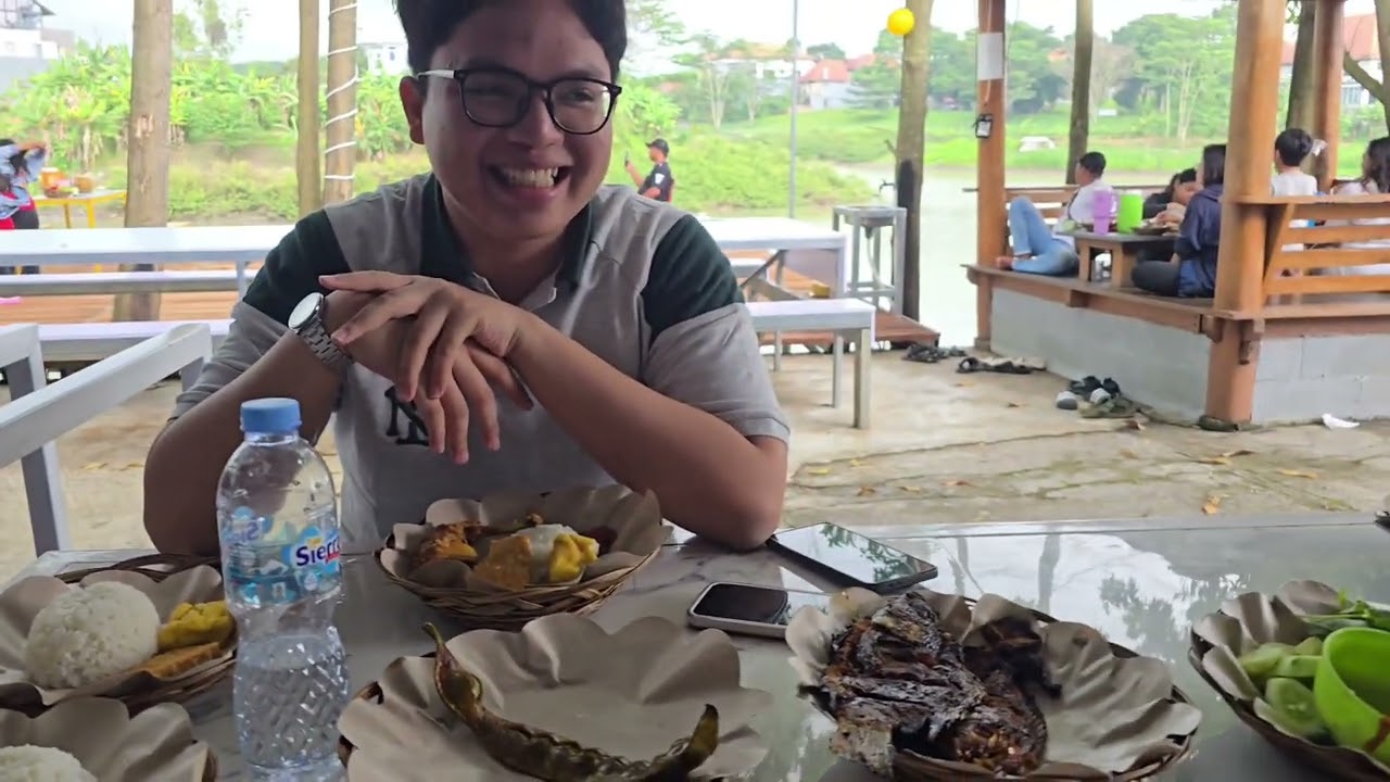 KE KOTA BARU PADALARANG, STASIUN WHOOSH  &  BRAGA  #happy #family #kuliner  #jalanjalan #braga 