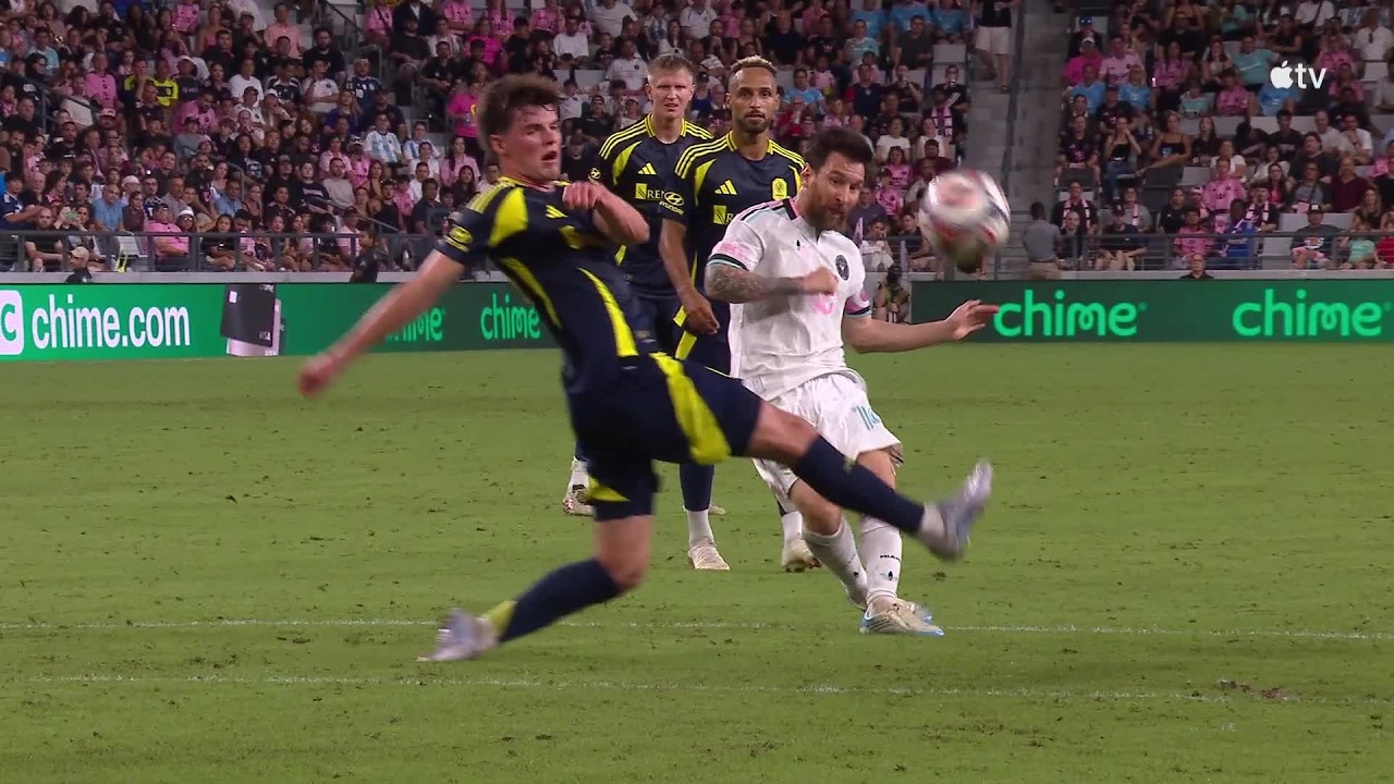 Messi MAGIC on the layoff from De Paul!