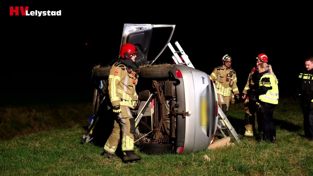 Auto belandt op zijkant bij ongeval A6
