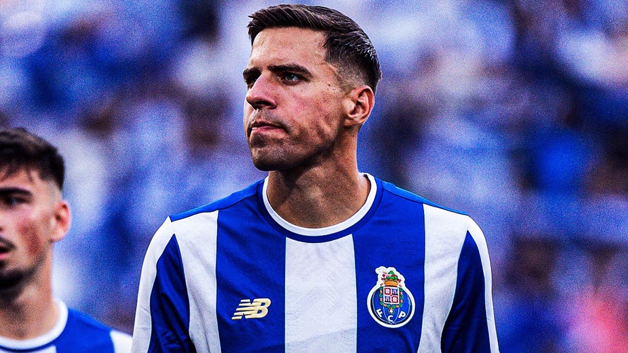 Jan Bednarek &bull; Fantastic Tackles, Skills & Passes ᴴᴰ
