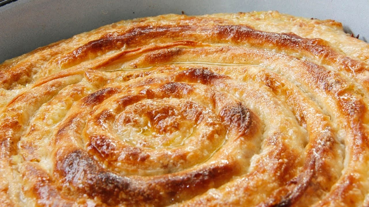 DOMAĆI ŠARENI BUREK - Pita sa mesom i krompirom. Bolji nego iz pekare.