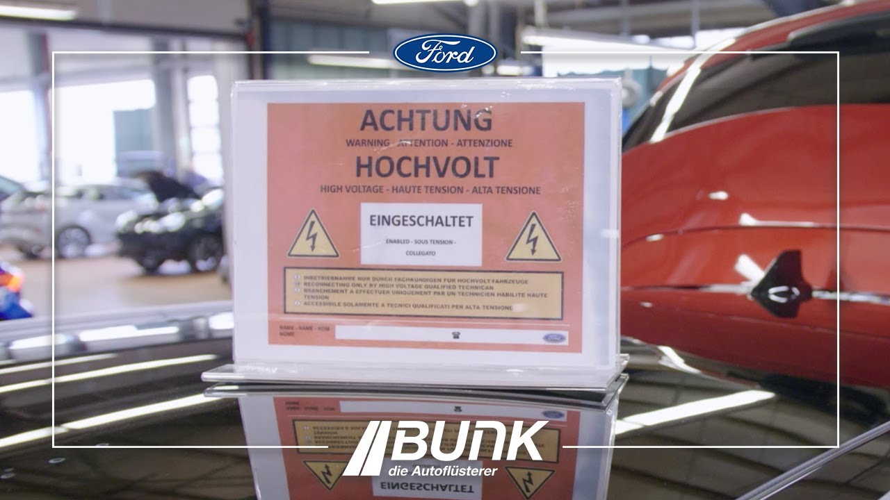 Hochvolt-Experten beim Autohaus Bunk - Servicearbeiten an einem Elektroauto oder Plug-In-Hybrid