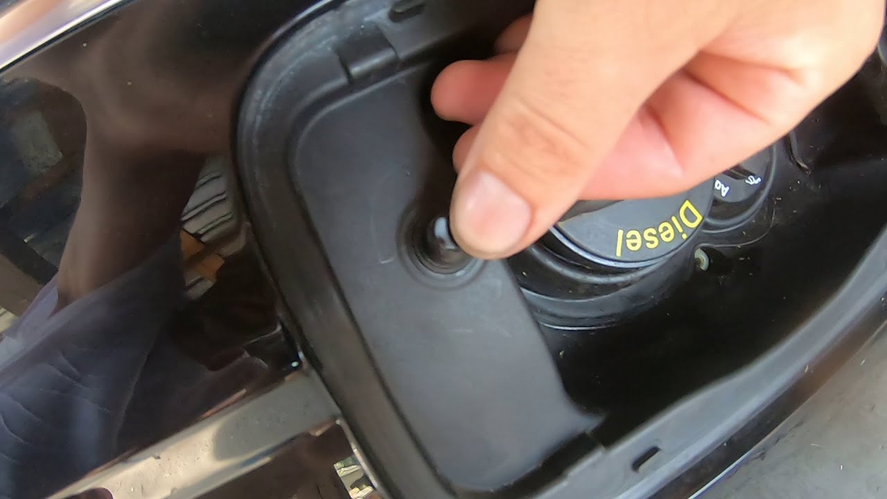 Wymiana zamka (siłownika) klapki wlewu AUDI A6 C7