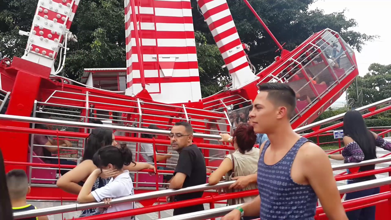 Paseo Familiar en Parque de Diversiones, San José, Costa Rica.