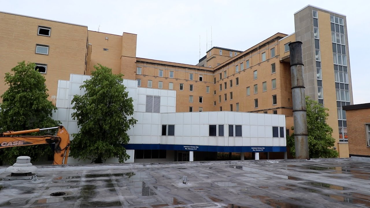 Exploring HUGE Abandoned Hospital in Chicago Area