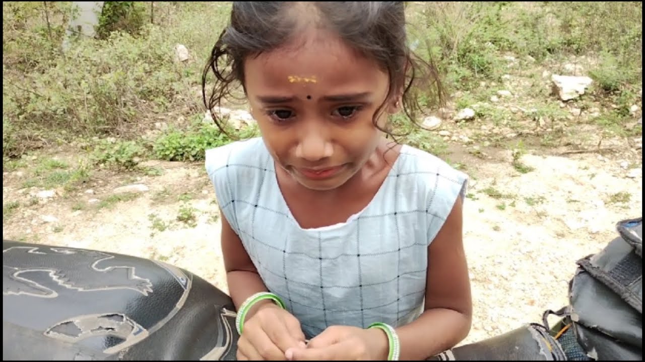 இன்றுரொம்ப மனவருத்தமான நாள் தாய் இறந்ததுகூட தெரியாமல் இரண்டுநாட்களாக கத்திக்கொண்டே இருந்த குட்டிகள்