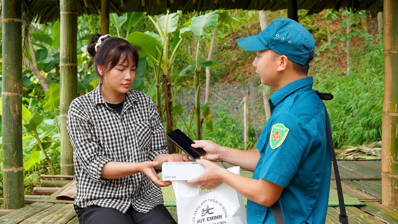 The kind policeman gave a surprise gift to a single mother. Why did the gift not reach Tieu Ha?