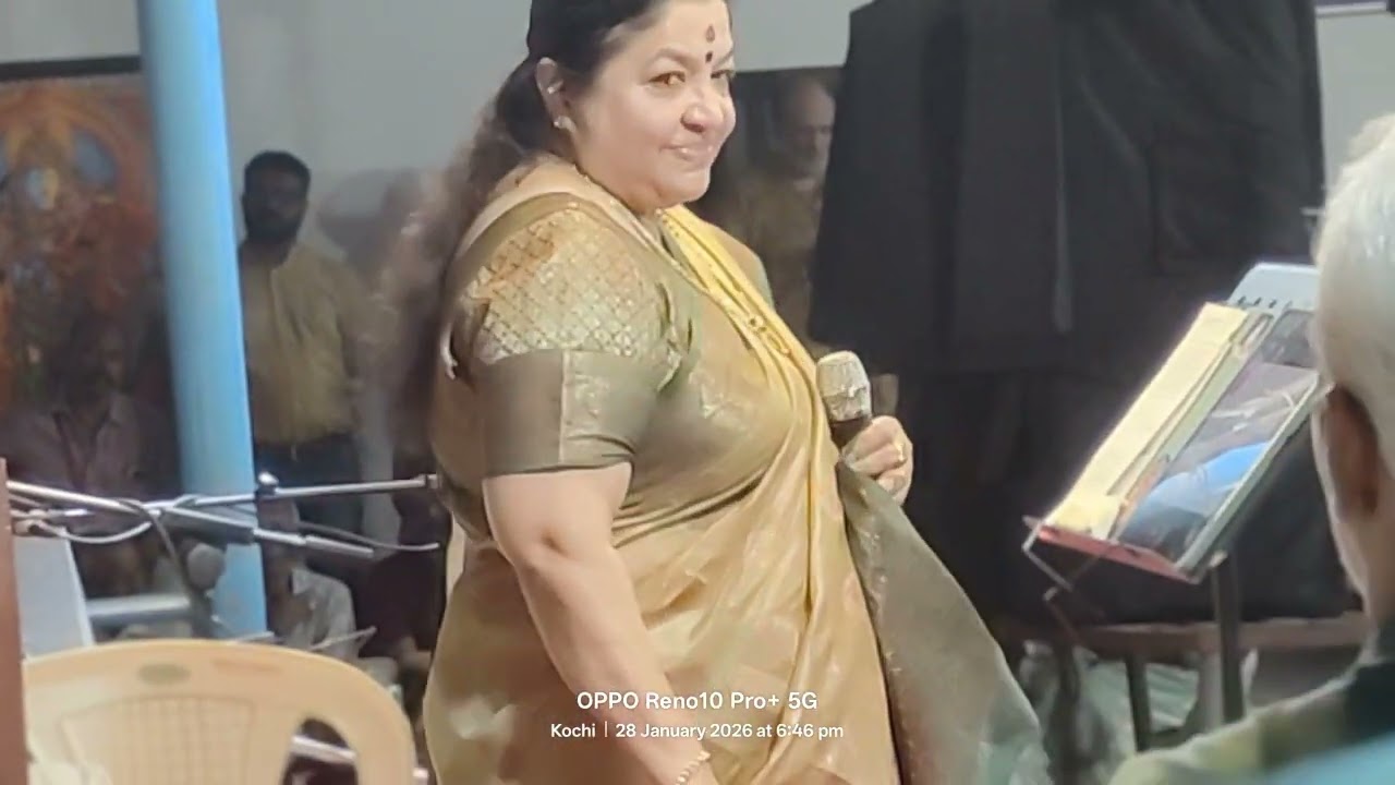 ചിത്ര ചേച്ചി @ എറണാകുളത്തപ്പൻ ഉത്സവം 2026 # bhajans #live life kochi