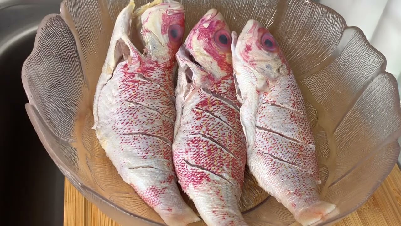 une autre façon de cuisiner la recette de POISSON ROUGE(Mabundu) à la sauce crevette,très bon