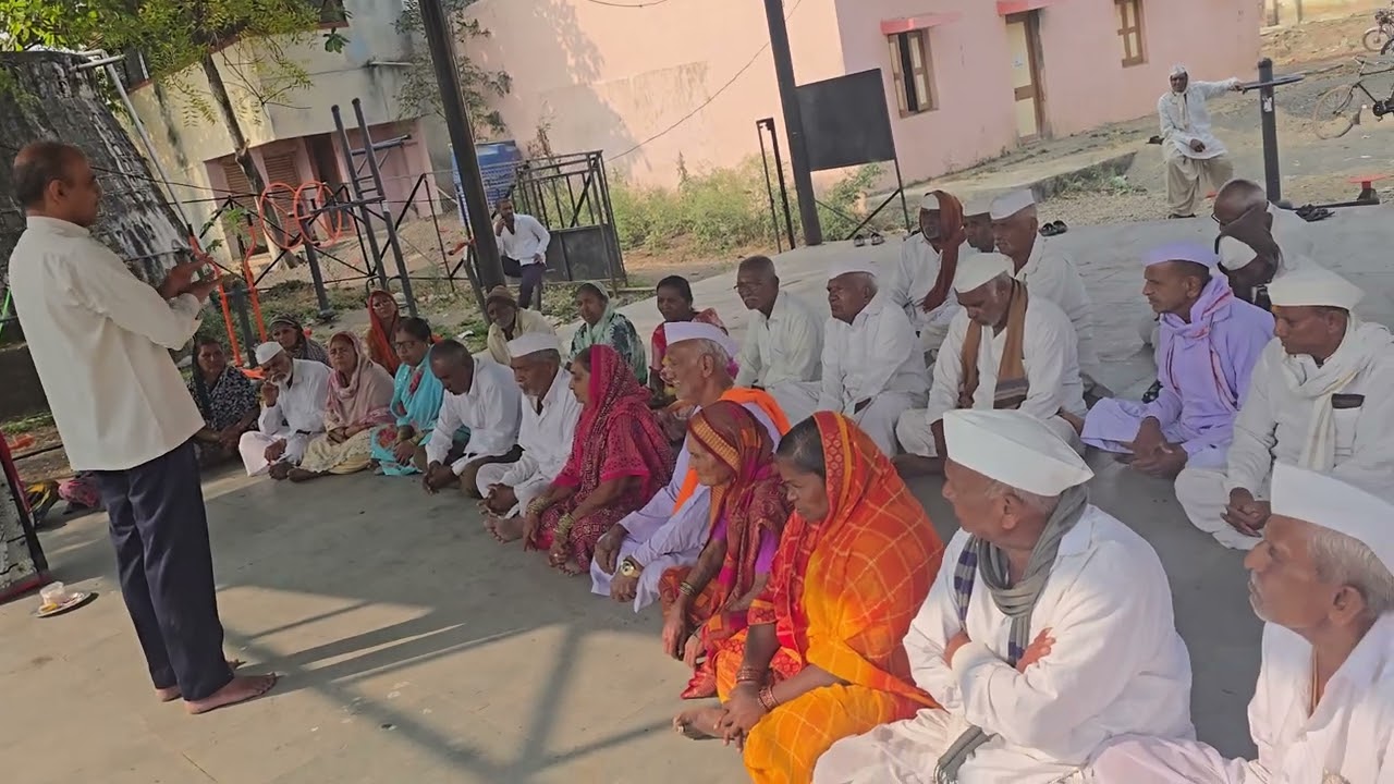 जेष्ठ सवाशनी महिलांना ग्रामपंचायत मार्फत मकर संक्रांती निमित्त हळदीकुंकू व वाणाचे वाटप 
