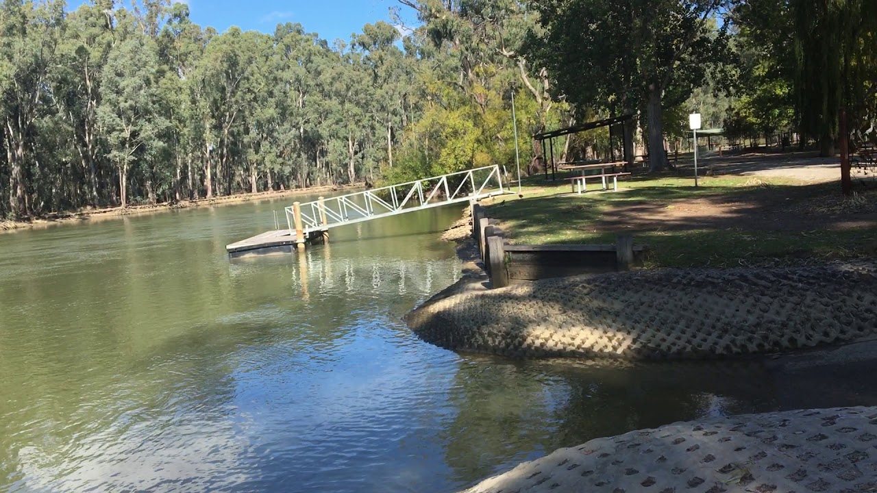 The Murray River channel at Picnic Point. Why is it so different here from the rest of the Murray?
