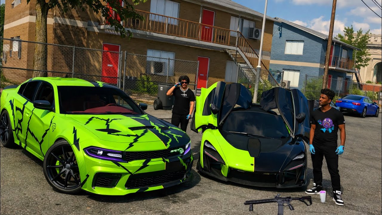 МЫ ОКЛЕЙЛИ МАШИНУ STRIKER HELLCAT И MCLAREN НА КАПОТЕ 🔥! МНОГОПОЛЬЗОВАТЕЛЬСКАЯ ИГРА НА ПАРКОВКЕ 🏚️
