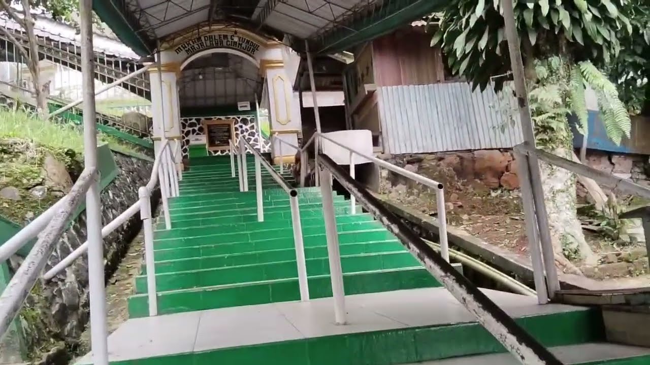 ZIARAH KE MAKAM RD KJ ARIA WIRA TANU DATAR DALEM CIKUNDUL CIANJUR