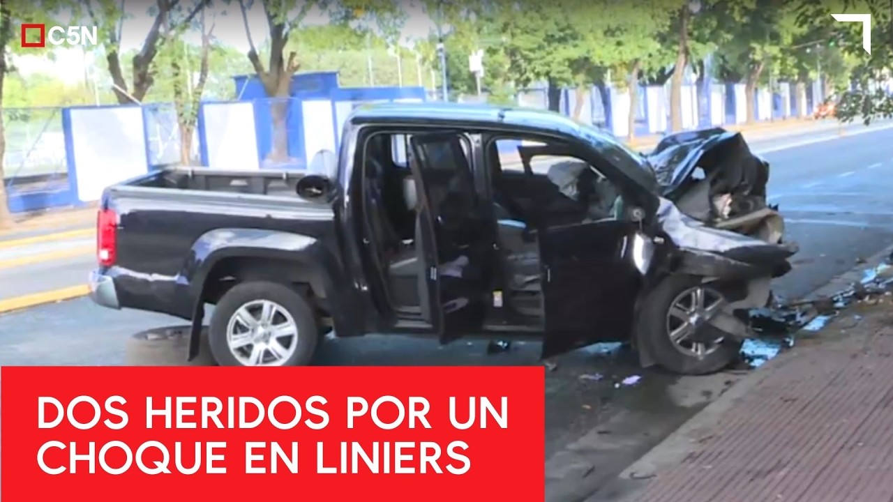LINIERS: una CAMIONETA IMPACTÓ contra un ÁRBOL