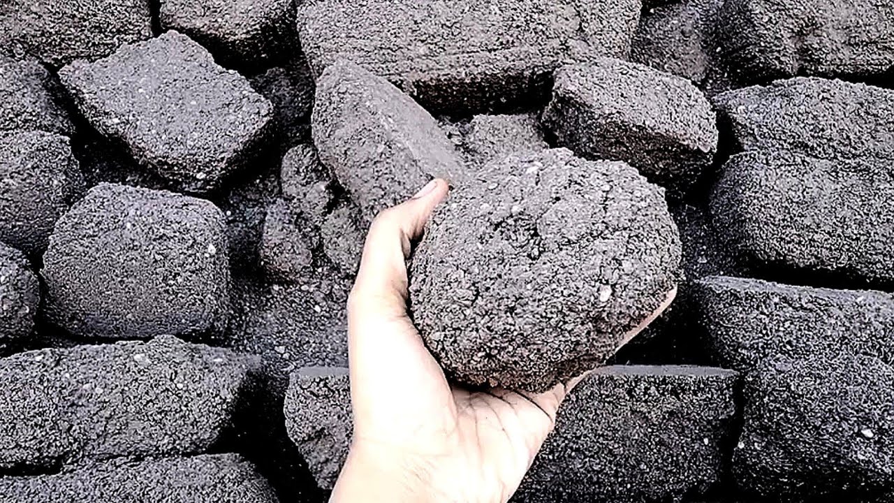 Dusty crunchy black 🖤 concrete crumble dry on floor and water 💦💦💦 paste play Asmr 