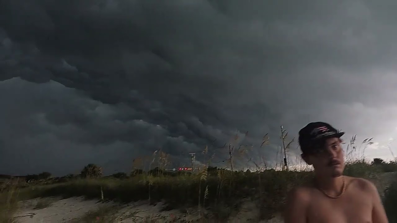 Lightning 🌩 severe thunderstorm on the beach 🏝⚡️🌬⛈️⛱️🌊 #florida #thunderstorm #lightning