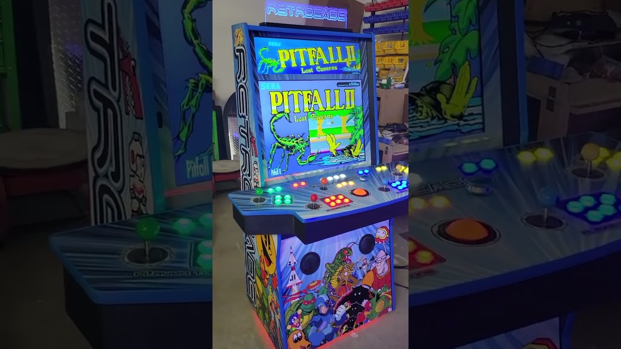 Active Marquee and large 4:3 Screen, New concept for an arcade machine.